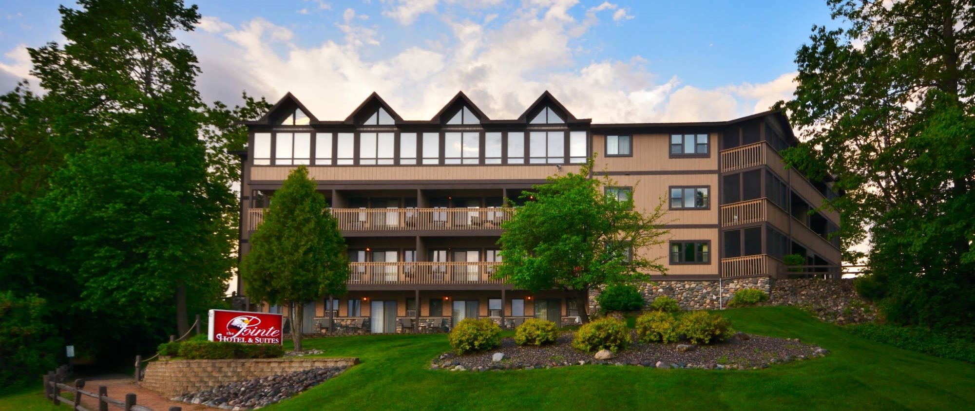 Lake Minocqua Resort About Us Pointe Hotel & Suites